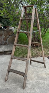 lot 436 image: Wooden Ladder