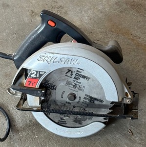 lot 440 image: Skilsaw 7 14 Circular Saw Model 5150