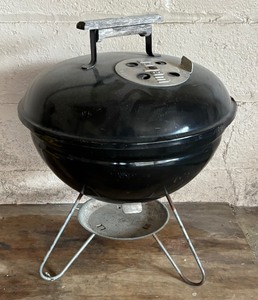 lot 453 image: Weber Charcoal Grill