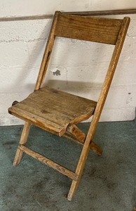 lot 464 image: Vintage Wooden Folding Chair