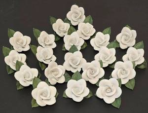 lot 380 image: (20) Decorative White Porcelain Roses by Andrea