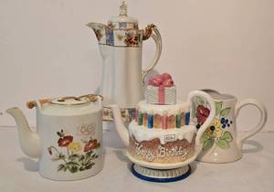 lot 389 image: Variety of Vintage Teapots including a Vintage Hand Painted Nippon Teapot
