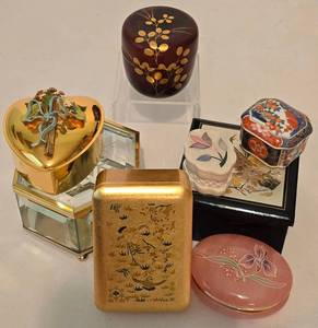 lot 390 image: Collection of Trinket Boxes