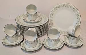 lot 443 image: Vintage Noritake Wynwood China Grouping
