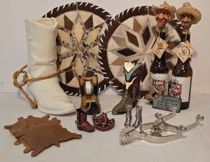 lot 445 image: Vintage Western Home Decor Items