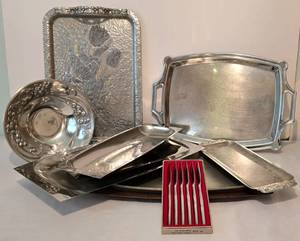 lot 446 image: Assorted Vintage Kitchen Items including Cutlery and Decorative Trays