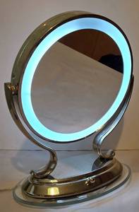 lot 472 image: Large Illuminated Vanity Mirror  Glamour LED Makeup Mirror with Lights and Magnification