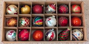 lot 157 image: Assorted Red Glass Ornaments