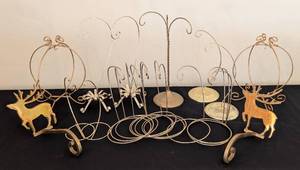 lot 161 image: Assorted Ornament Hangers