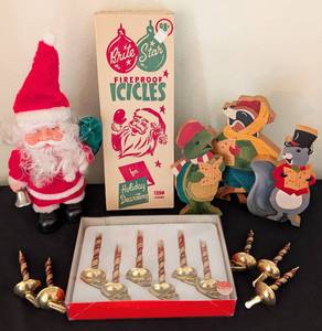 lot 159 image: Vintage Christmas Decorations