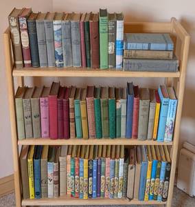 lot 163 image: Large Variety of Vintage Books