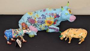 lot 277 image: Cow Parade Cookie Jar and Figurines