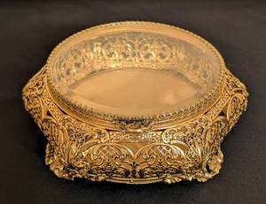 lot 69 image: Vintage Gold Tone Filagree Casket Jewelry Box