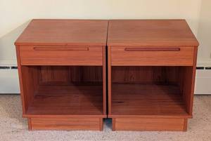 lot 17 image: Pair of Mid Century Danish Teak Nightstands