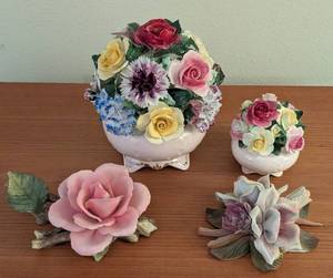 lot 60 image: Italian Porcelain Flowers