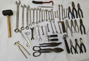 lot 55 image: Varitety of Wrentches, Pliers & Tin Snipes