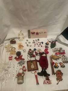 lot 37 image: Collection of Assorted Christmas Ornaments and Decorations