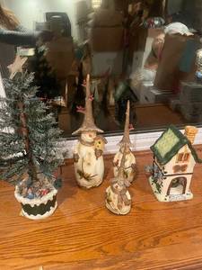 lot 74 image: Set of Holiday Decorations Christmas Tree, Snowmen, and Cottage