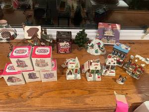 lot 77 image: Holiday Village Collection with Houses and Figurines