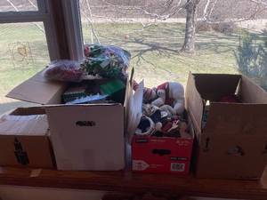lot 87 image: Large Collection of Holiday Seasonal Decorations and Ornaments