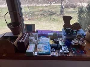 lot 90 image: Assorted Household and Decorative Items Lot