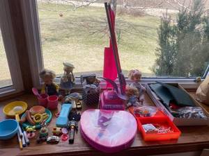 lot 93 image: Vintage Doll Collection with Accessories and Dollhouse Parts
