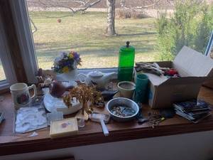 lot 96 image: Assorted Vintage Collectibles Lot Figurines, Glassware, and Decor