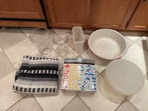 lot 140 image: Assorted Kitchen Items, Glass Vases, and Texan Blanket