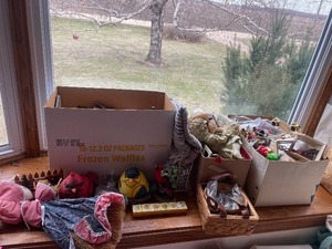 lot 114 image: Assorted Vintage Home Decor and Collectibles Lot