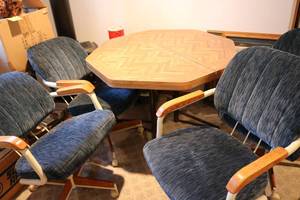 lot 507 image: Table with 4 rolling chairs 42in w ...