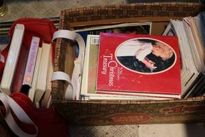 lot 509 image: Box of magazines and small bag of v...
