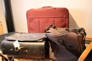 lot 512 image: 3 large suitcases travel bags...