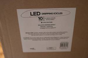 lot 519 image: 10 LED dripping icicles...