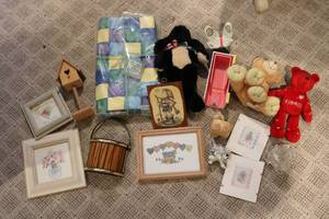 lot 521 image: stuffed animals wall hangings decor...