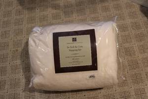 lot 523 image: So soft and cozy napping set new...