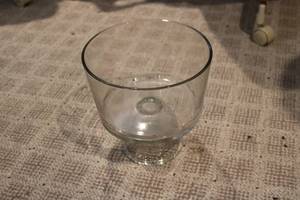 lot 527 image: Glass serving bowl...