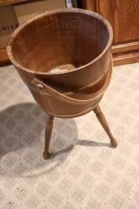 lot 528 image: wooden plat standpot holder...