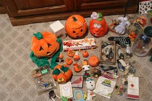 lot 531 image: halloween decorations and more...