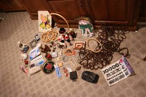 lot 539 image: box lot of decor...