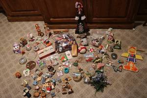 lot 543 image: Decorative trinkets...
