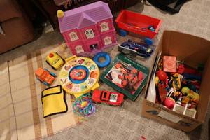 lot 549 image: Box of vintage kids toys...