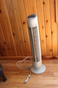 lot 551 image: Ionic Breeze air purifier...