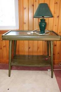 lot 552 image: Green side table with matching lamp...