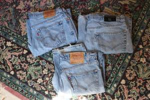 lot 559 image: 3 pairs of levi jeans sizes are pic...