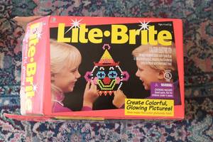 lot 561 image: Lite Brite electric toy...