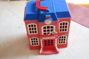 lot 573 image: Fisher Price Sweet Streets School...