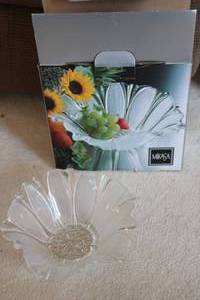 lot 576 image: Mikasa glass decorative bowl...