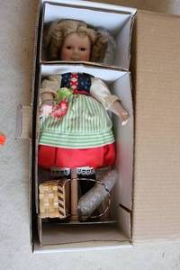 lot 577 image: Shirley Temple Heidi doll in orig...
