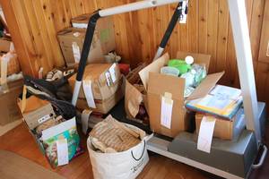 lot 585 image: Entire contents of corner treadmill...
