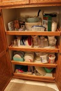 lot 590 image: Entire contents of cabinet...